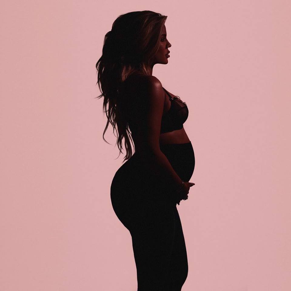 Khloe Kardashian volta aos treinos no pós-parto e arrasa os críticos