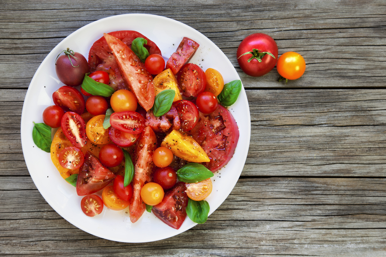 Salada de tomate amarelo e melão para dar cor ao prato